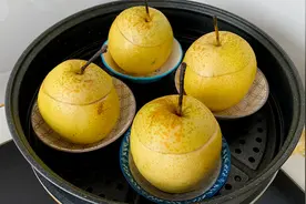 雪梨上锅蒸一蒸，原来作用这么厉害，嗓子不舒服，赶紧收藏试试吧