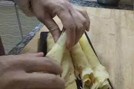 电饼铛也能做鸡蛋卷，甜香酥脆，做法简单，在家几分钟就能搞定