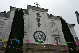 西南地区最大的天主教堂隐藏在重庆郊区，历经百年哥特式建筑风格视频封面