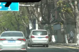 95号汽油即将突破9元，市民：会考虑换新能源汽车视频封面