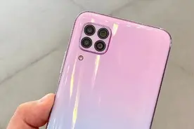 华为nova 7系列曝光，麒麟990+挖孔屏，或再次开启“套娃”之路？视频封面