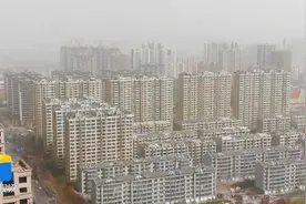 跨市提取公积金程序繁琐、市民还需多跑腿，数据联通何时能实现？视频封面
