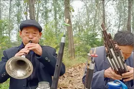 唢呐老艺人演奏《十二月哭灵》，吹得撕心裂肺，听着为之落泪！视频封面