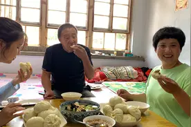 用5种食材做素馅包子，各个蓬松暄软，一咬出汤，比肉馅儿好吃视频封面