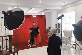 30岁小夫妻拍孕妇照，一家五口其乐融融，媳妇这颜值怀孕都这么美视频封面