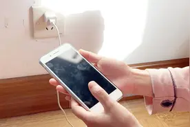 手机充电你还放在地上吗？看了这个视频又学一招，太棒了视频封面