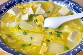 白菜豆腐汤，90岁老奶奶从小吃到大，超鲜美好喝的做法