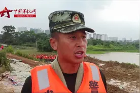 江西南昌鄱阳等多地汛情严峻 人民子弟兵紧急驰援抗洪抢险