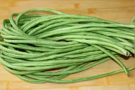 饭店做的豆角为什么翠绿又好吃，原来诀窍这么简单，赛过大鱼大肉