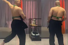 男子跳“风情吉巴特”妖娆万分，背影吸睛赘肉无限丝滑：猛男真舞视频封面