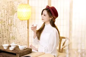 一首粤语经典《彩云追月》，旋律悠扬动听，祝大家中秋人月两团圆视频封面