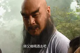 水浒传：鲁智深双臂千斤神力，倒拔垂杨柳，众泼皮都惊呆了视频封面