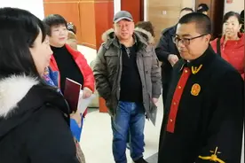 拆迁后居民搬进安置房 20年过去还是没拿到房产证视频封面