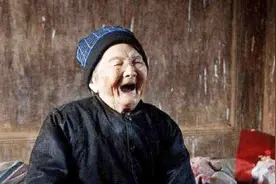 为什么一些老人在去世前, 嘴里都会说胡话，专家那些可不是胡话视频封面