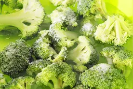 西蓝花正确方式的清洗方法，脏东西和虫卵自动跑出来，早懂早受益