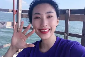 和家人到下川岛游玩第二天，小美女直接出海打渔，收获还不小！视频封面
