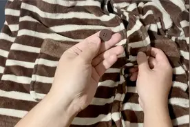 衣服扣子掉了？教你不用一针一线装回去，结实好用！视频封面