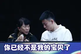 谁注意这一幕了:辽篮夺冠张镇麟妈妈先拥抱周琦 说完这句话哭了视频封面