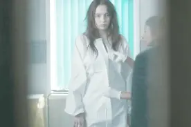 13岁女孩被绑架，囚在暗无天日的地下室13年，遭受精神折磨，电影视频封面