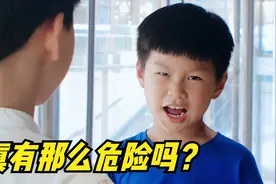 不系鞋带不让坐电梯？小男孩明显不服气，最后宝妈一巴掌呼过去视频封面