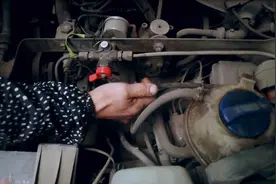 离合器踩到底起不来了，车子也没办法挂挡，这是哪里的原因视频封面