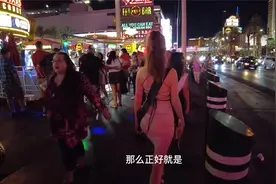 夜晚的拉斯维加斯，人气有多么旺盛？各种肤色的小姐姐川流不息视频封面