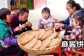 烙几个麻酱饼，酥的掉渣，咬一口唇齿留香！视频封面