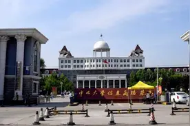 山西晋中一高校大一新生教学楼6层坠楼身亡，警方：初步排除他杀