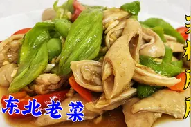 在家炒肥肠嚼不动？老厨教你几个诀窍，做尖椒肥肠软嫩不腥更下饭视频封面