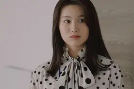 紧急公关：美女下属精心打扮，结果总裁看都不看一眼，直接走过！视频封面