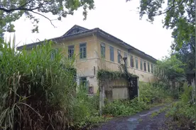 走进广东的一个废弃监狱，真实的高墙内长啥样？看完觉得自由真好视频封面