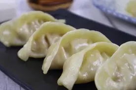 想不到，蒸饺子还有这技巧！今天才知道，饺子个个完整不粘锅视频封面