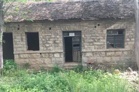 两口子2万买农家小院，想过田园生活，整理装修还要十几万，值吗视频封面