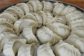 烫面大蒸饺好吃无技巧，和面比例是关键，柔软筋道凉了不硬