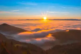 你不是诗人但可以诗意地生活。如果能够诗意地生活 那你就是诗人