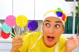 妈妈看上一套新房子，赶紧带着小男孩搬家，看看新家怎么样？视频封面