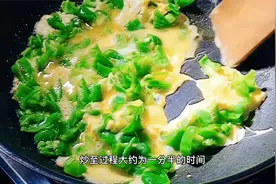 为啥饭店的“青椒爆蛋”这么好吃？记住这些小窍门，做起来很简单