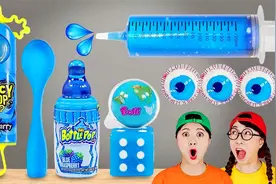 搞笑外国人：小粉姐姐VS小绿姐姐，蓝色的玩具和蓝色的食物大比拼