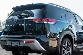 奇骏不行就靠它！探路者即将国产，比QX60更霸气 三大件都一样！视频封面