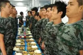 中国特种兵吃饭速度有多快？你刚拿上筷子，他们就完事了