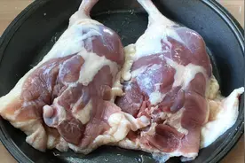 鸭腿不要直接下锅炒，教你新做法，肉嫩鲜香，一人2个鸭腿不够吃视频封面