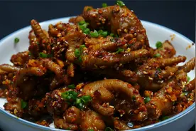 这才是香辣鸡爪最好吃的做法，先卤再炒，香辣又入味，下酒又下饭视频封面