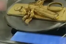 邮寄11万黄金失踪，竟是快递员掉包，经营者也难逃其咎|法治中国视频封面