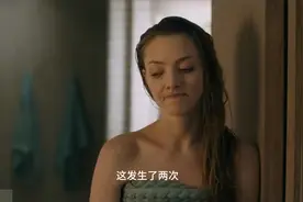 父亲和女儿被困在一间里面比外面大的房子里视频封面