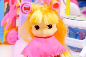 芭比娃娃理发师 剪了一个齐刘海