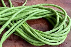 这才是豇豆最好吃的新做法，不炒也不凉拌，脆嫩爽口，赶紧先收藏