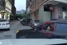 广东普宁交警回应小男孩熟练驾驶汽车：已接到举报，正在处理视频封面