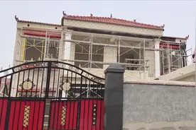 农村房子外墙装修新技术，三个人3天完工，一平35贵不贵？