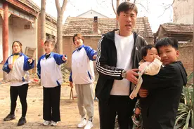 短剧：二舅捡到一个婴儿，邻居小孩竟然说是自己妹妹，是真的吗视频封面
