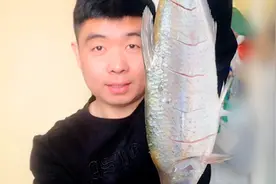 武昌鱼这样清炖特好吃，一点食盐不加，汤鲜味美，吃的真得劲视频封面
